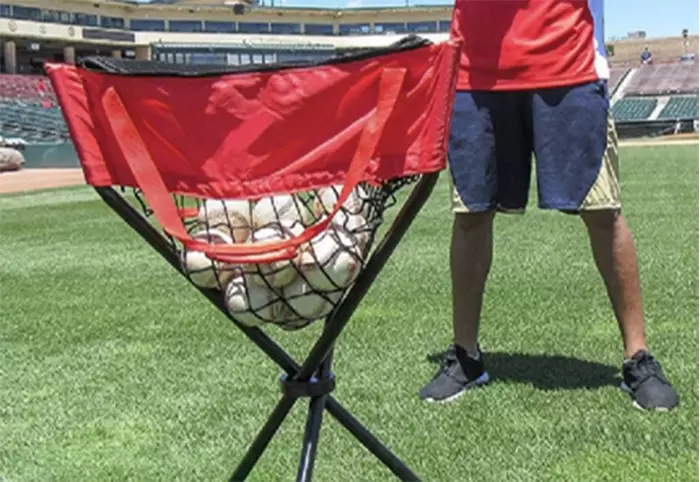 Receptor triangular de béisbol con cubierta