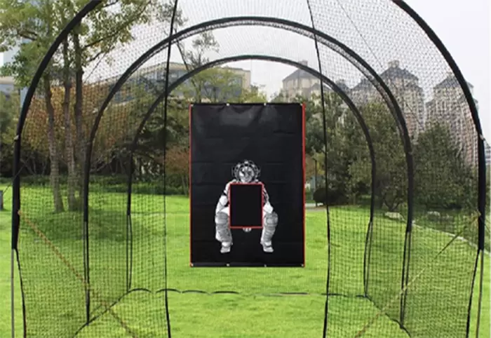 Gu&iacute;a de instalaci&oacute;n y costos de la red de respaldo de b&eacute;isbol: dise&ntilde;o estructural y rendimiento del campo